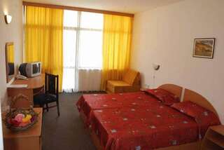Отель Hotel Trakia Garden - Half Board Солнечный Берег Двухместный номер с 2 отдельными кроватями и балконом (2 взрослых + 1 ребенок).-9