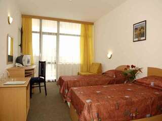 Отель Hotel Trakia Garden - Half Board Солнечный Берег Двухместный номер с 2 отдельными кроватями и балконом (2 взрослых + 1 ребенок).-10